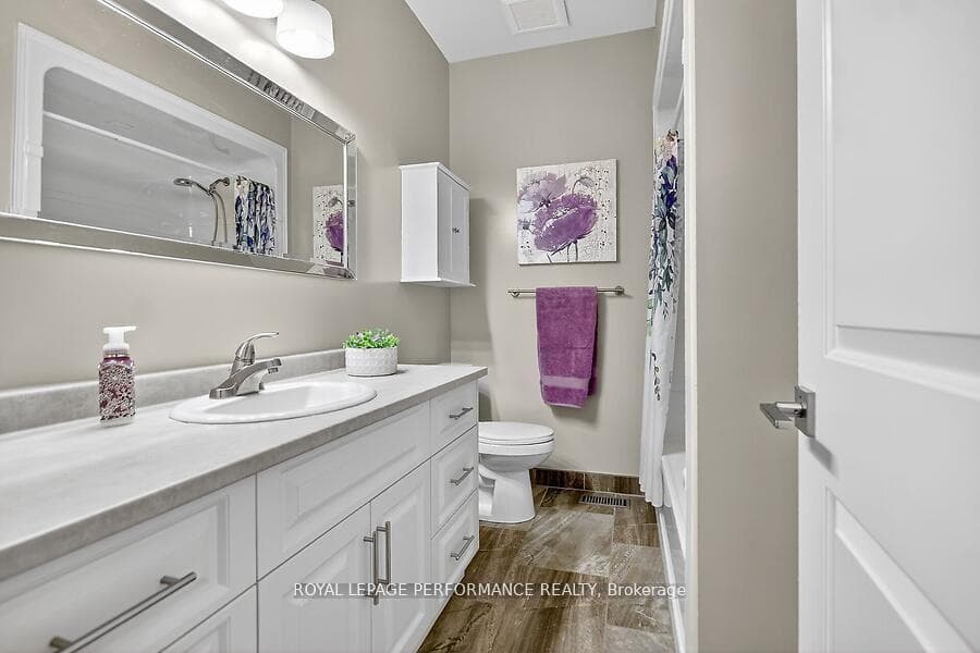 136 Sheppard Avenue photo 34