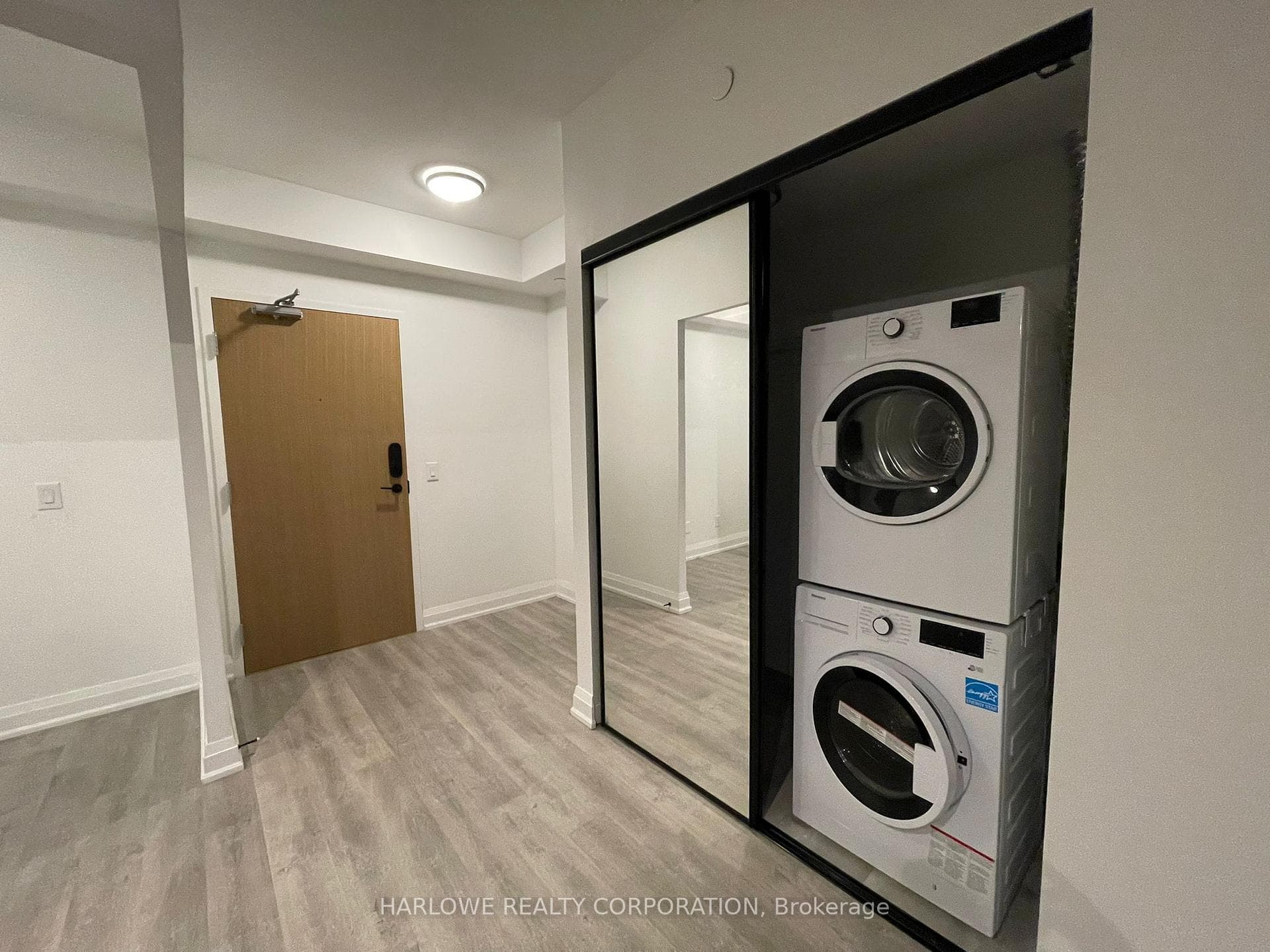 2369 Danforth Avenue Unit 906 photo 6