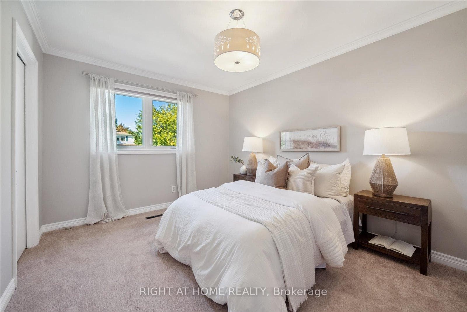 1 Sir Galahad Place photo 22