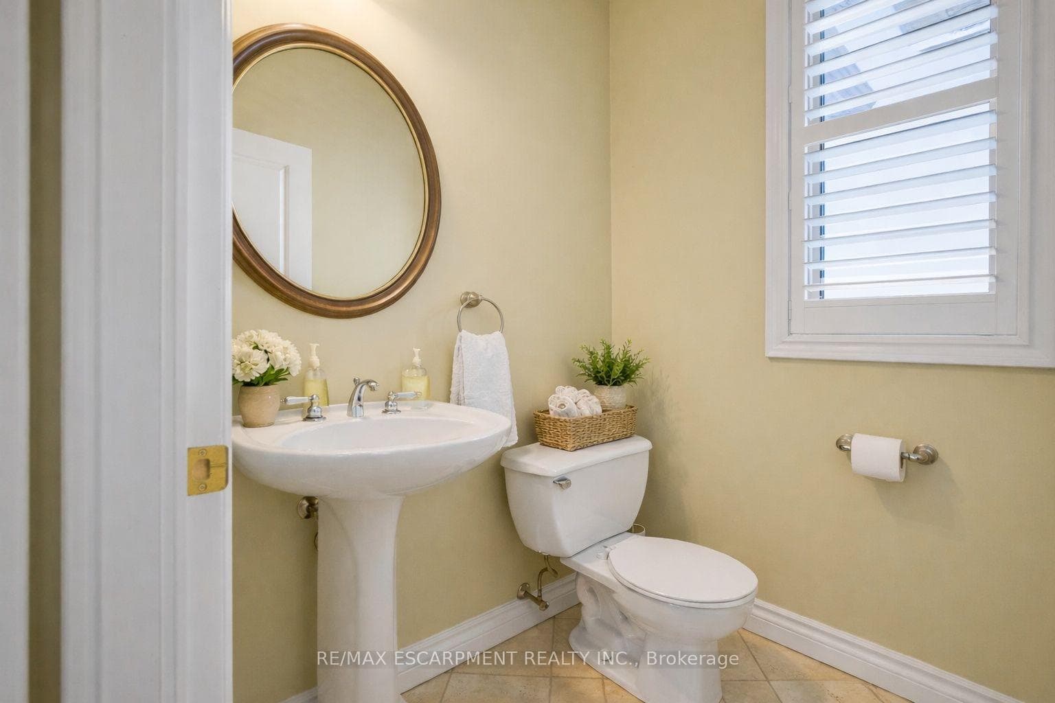 130 DORCHESTER Drive photo 19