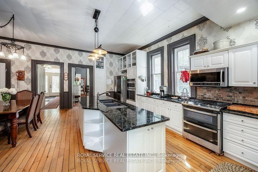 60 King Street photo 26
