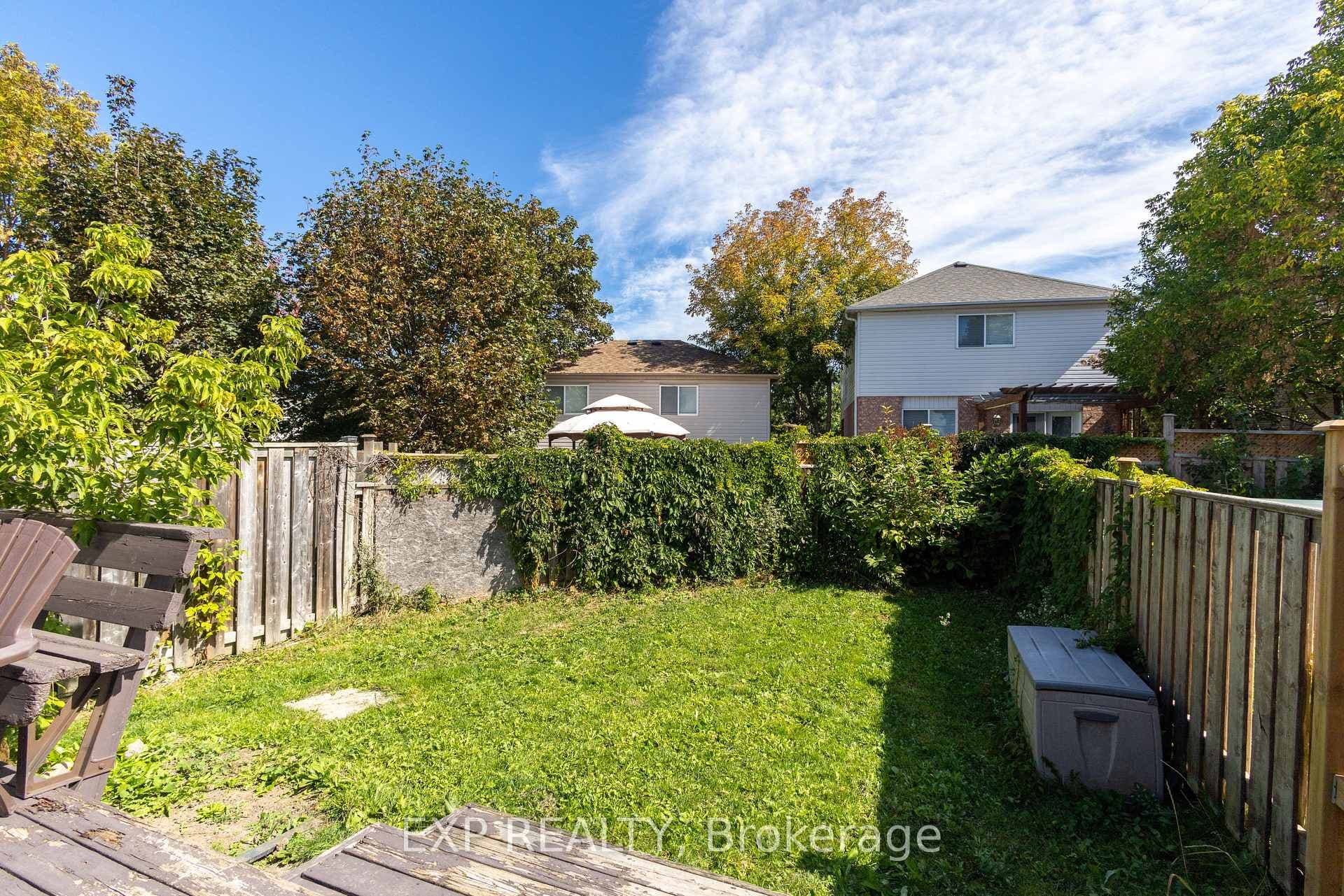 192 Pickett Crescent photo 35