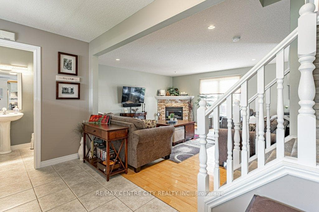 45 Riverbank Drive photo 9