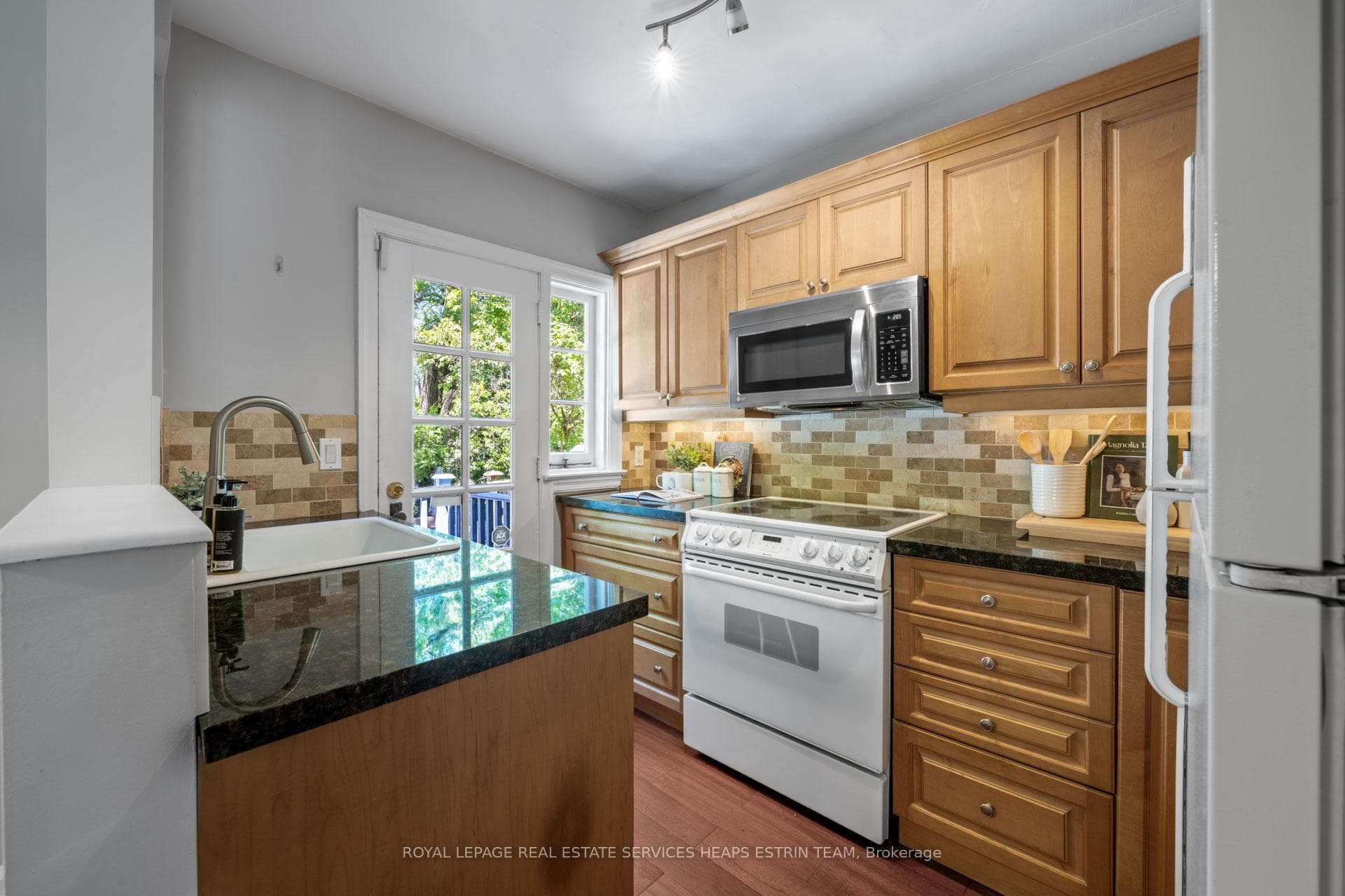 8 Fairfield Road photo 6