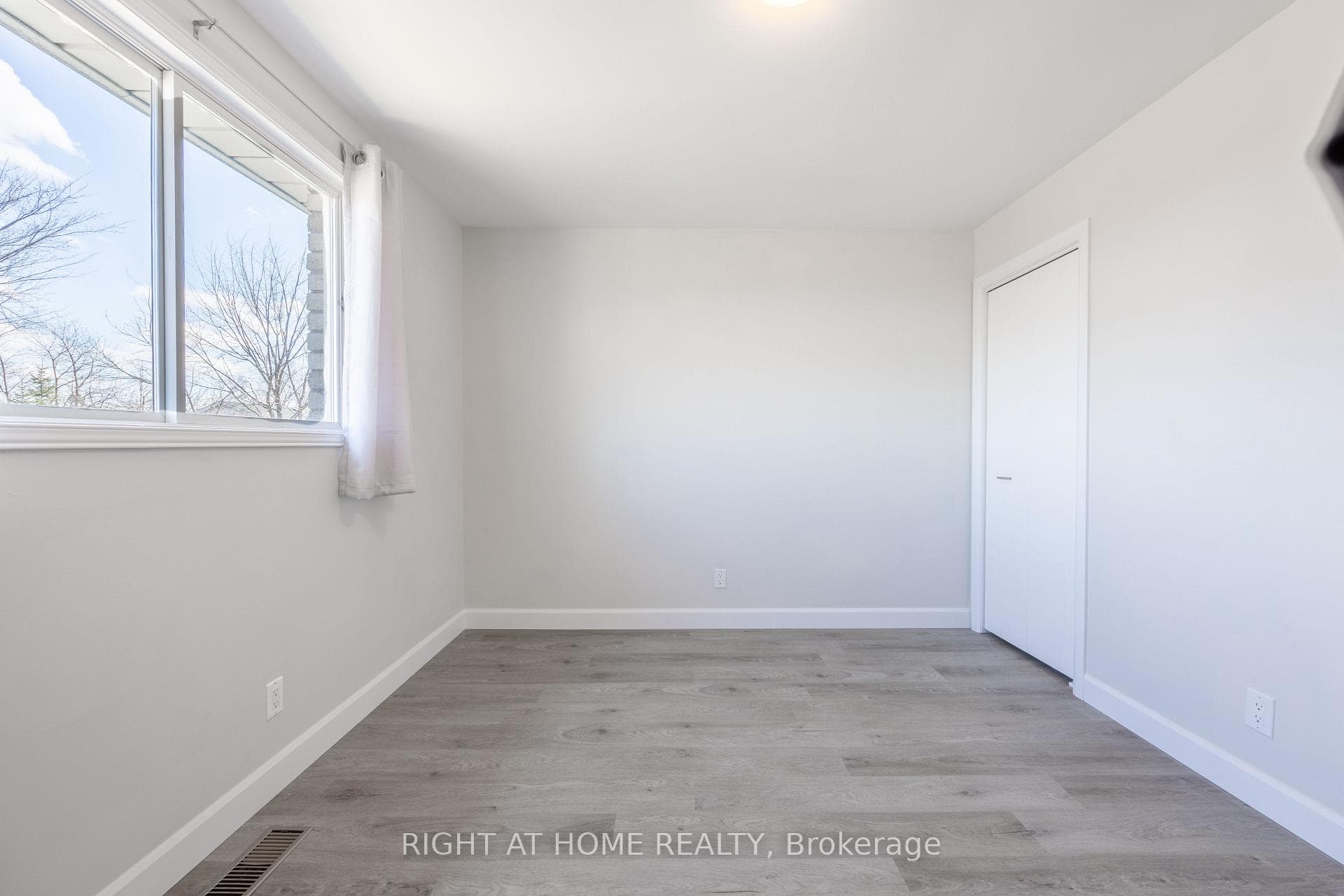 413 Colborne Street Unit Upper photo 27