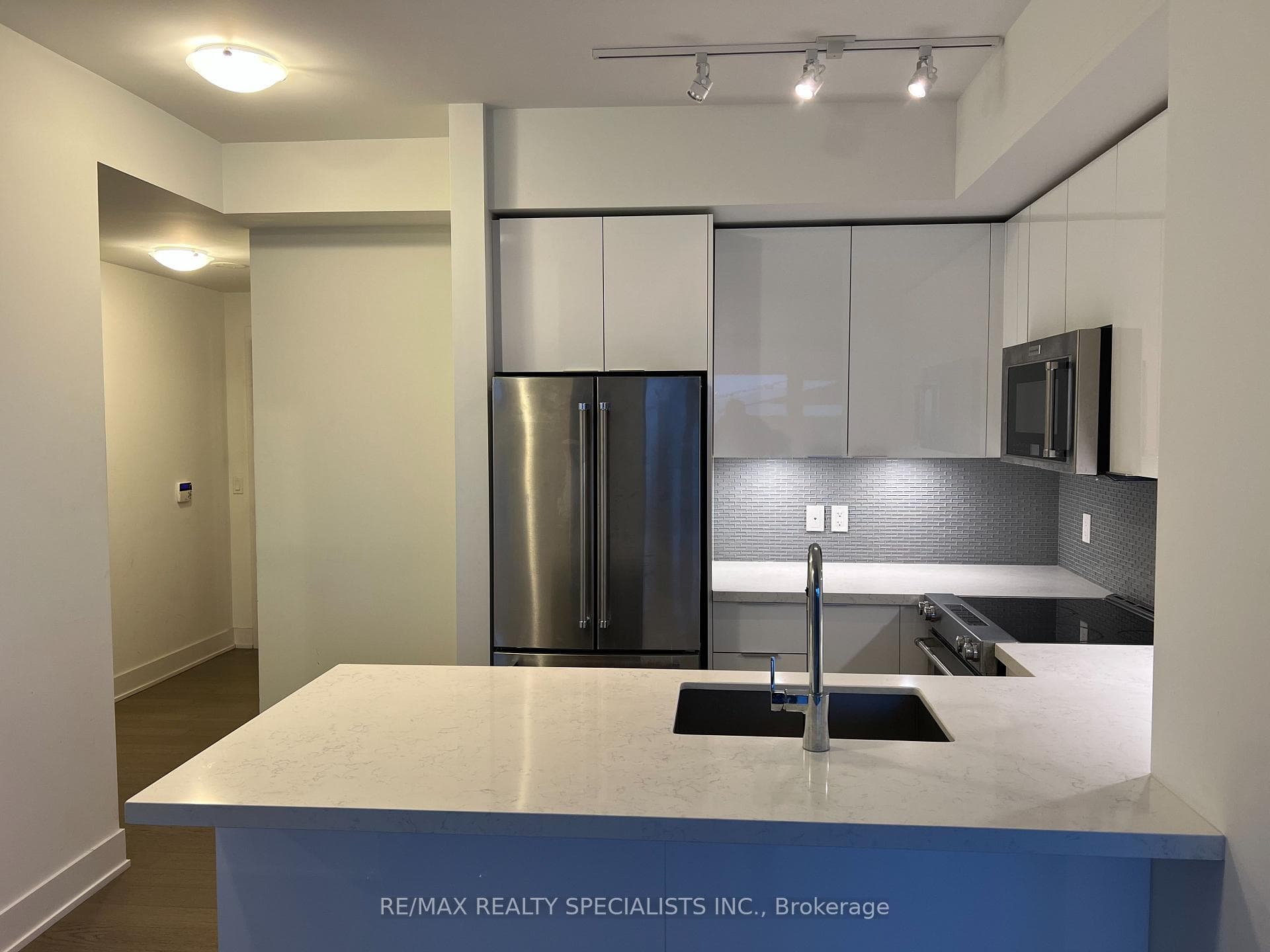 30 Shore Breeze Drive Unit 5305 photo 6