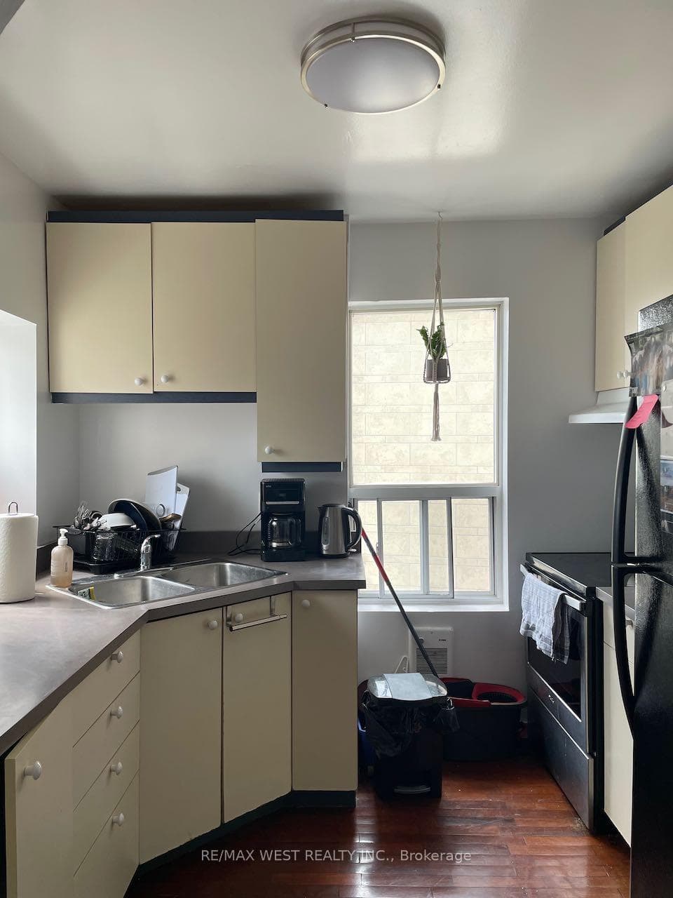 96 Springhurst Avenue Unit 2 photo 6