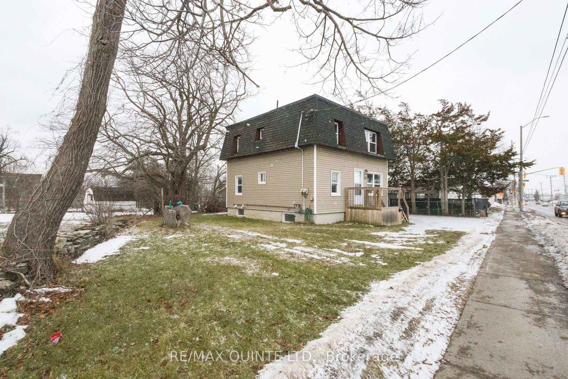 325 Sidney Street photo 2