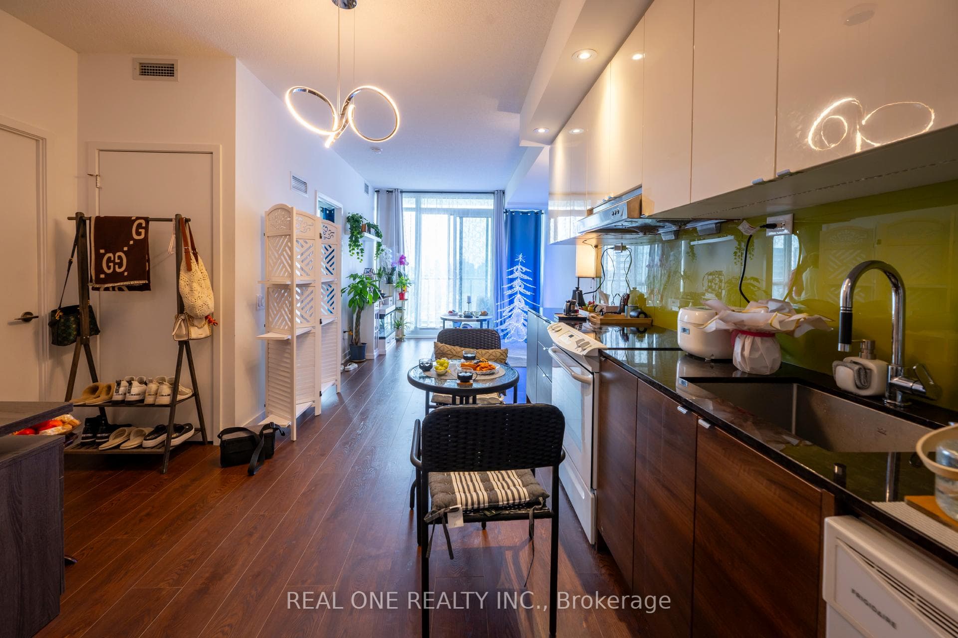 121 Mcmahon Drive Unit 2802 photo 5