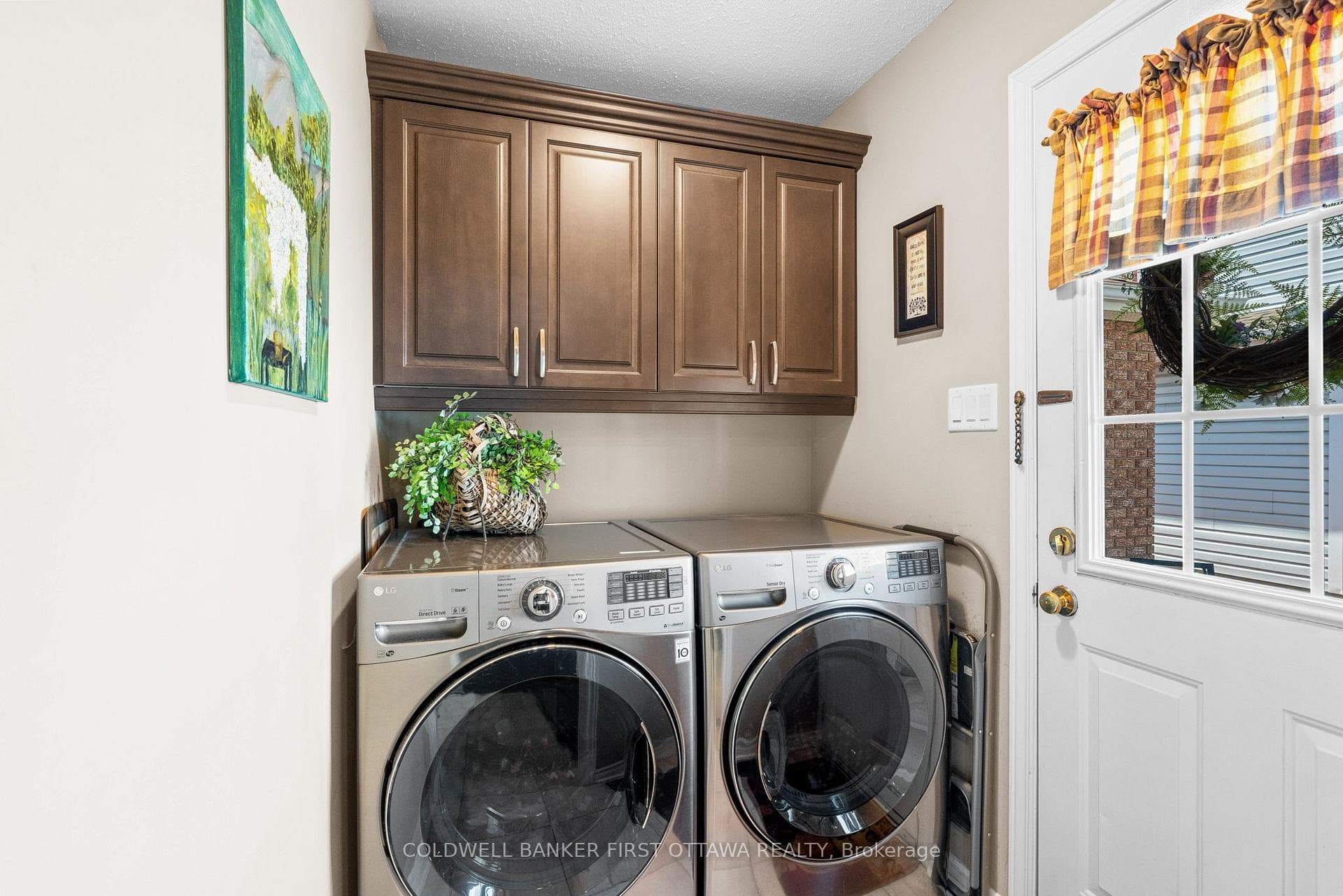 Main lvl Laundry rm w/ walkout to side patio area!