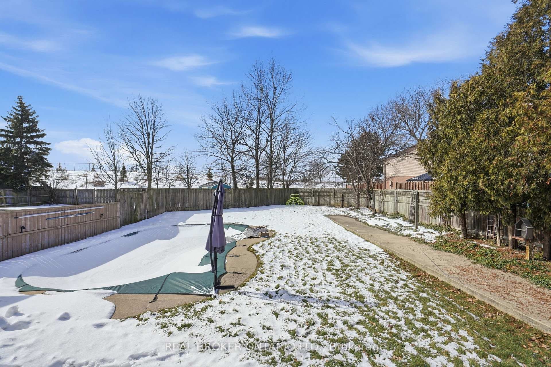 14 Basin Crescent photo 49