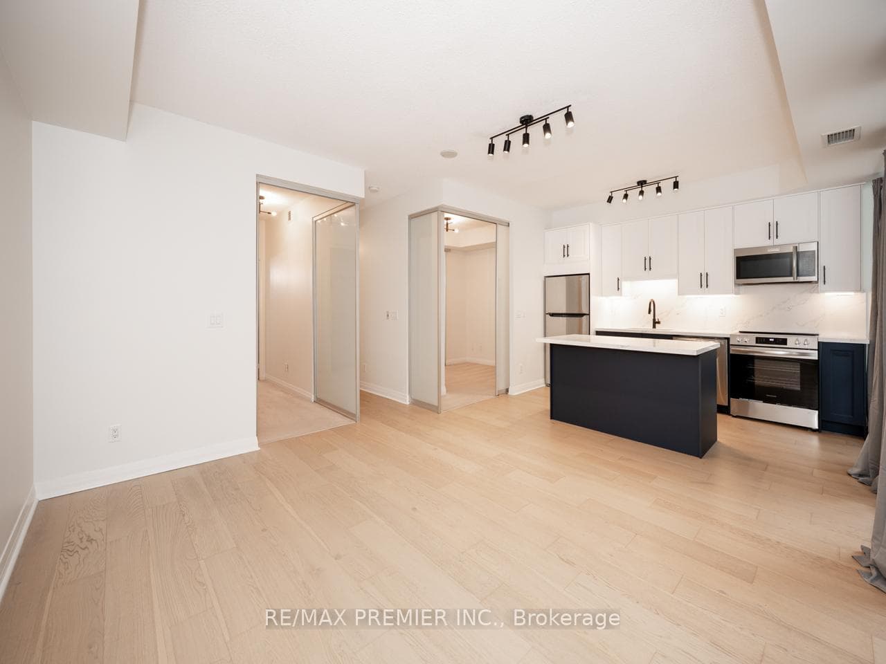 Living Room/Kitchen