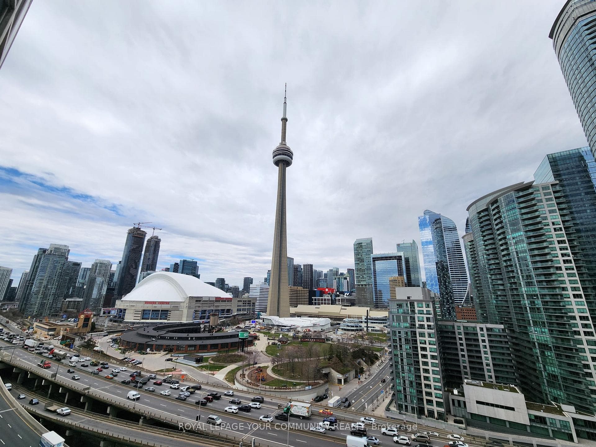 218 Queens Quay Unit 1701 photo 1