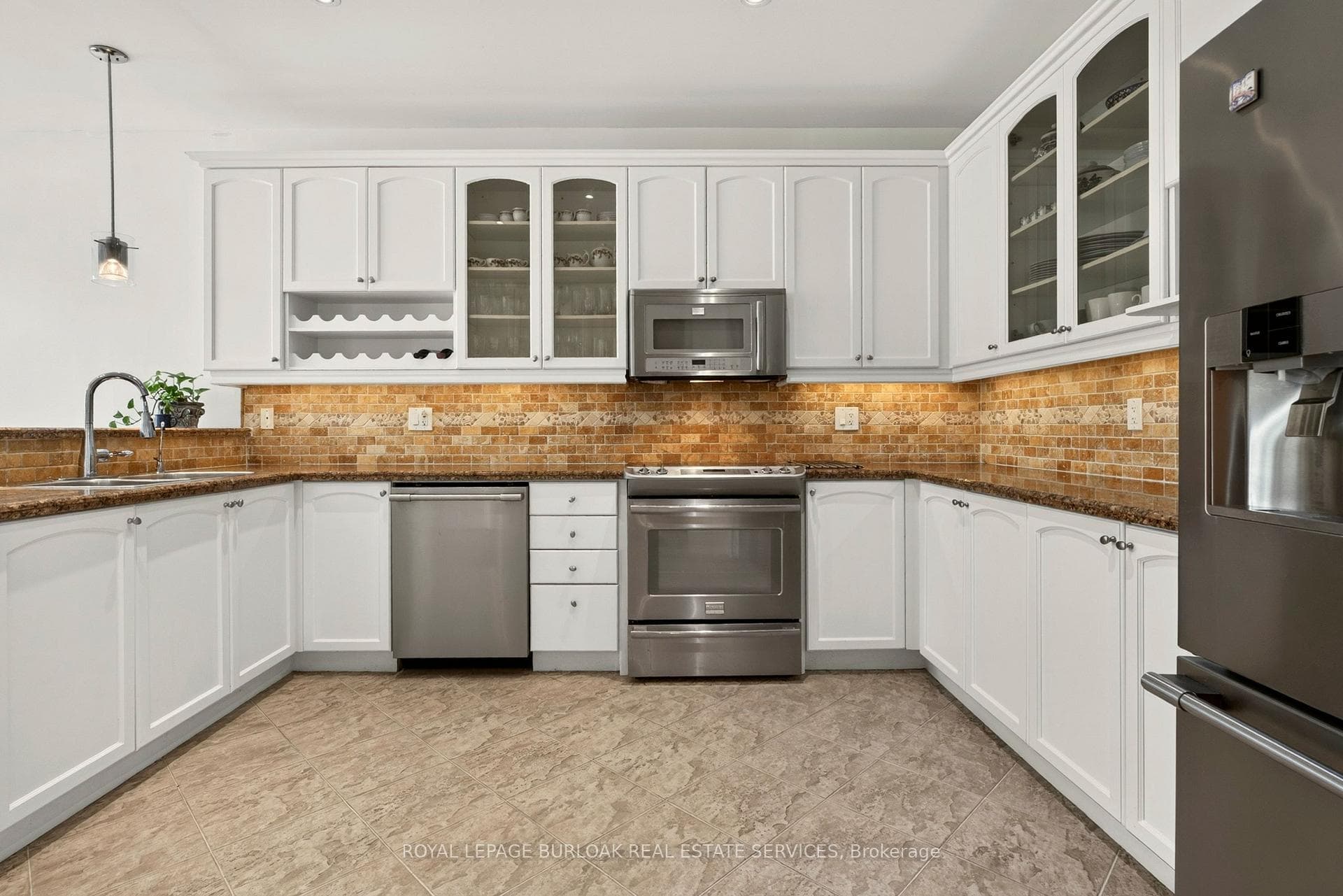 215 Burloak Drive photo 8