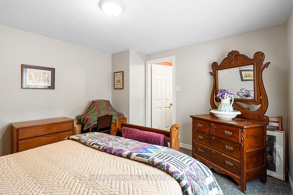 107 MAPLE RIDGE Crescent photo 30