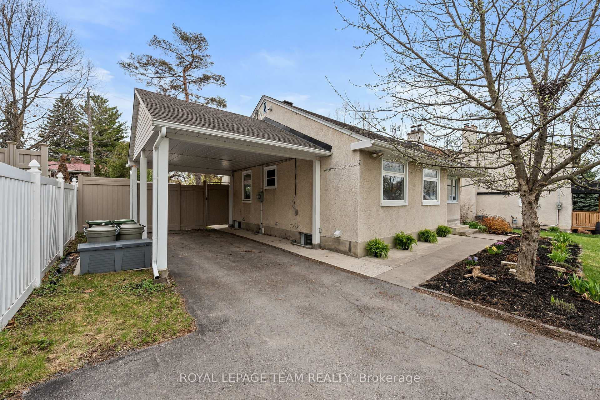 1266 Randall Avenue photo 4