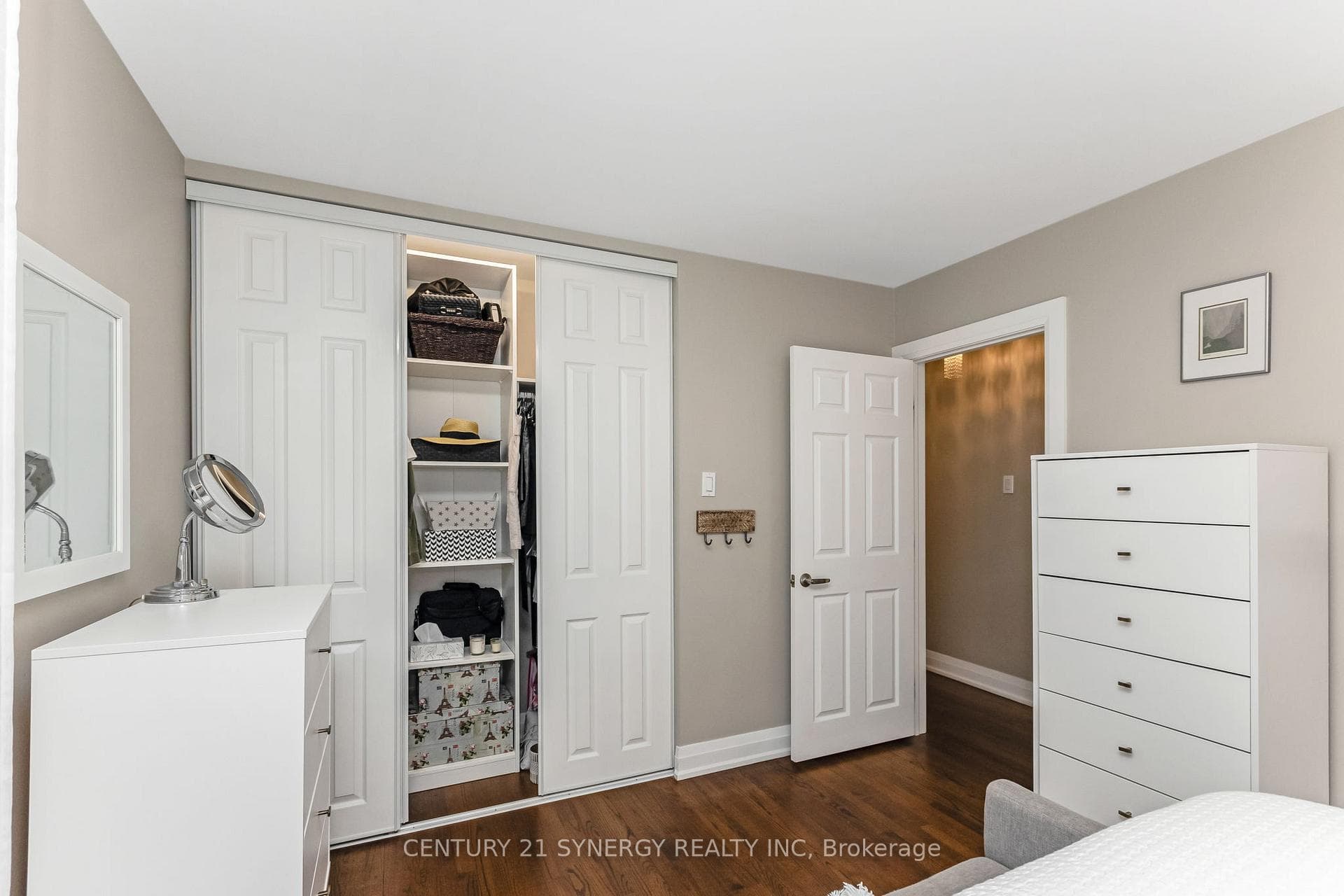 2 Closets