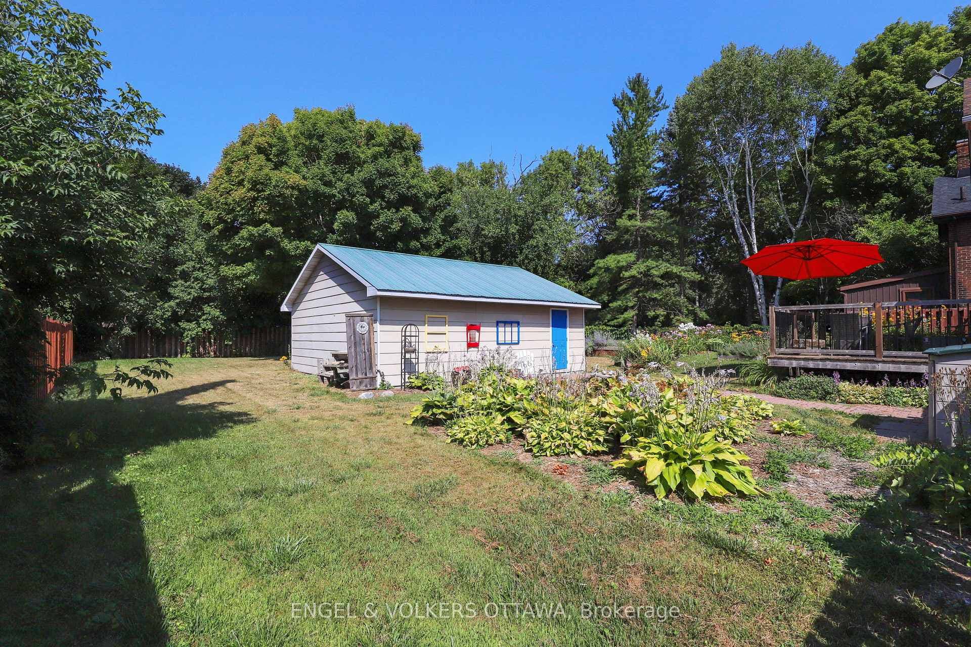 190 John Street photo 35