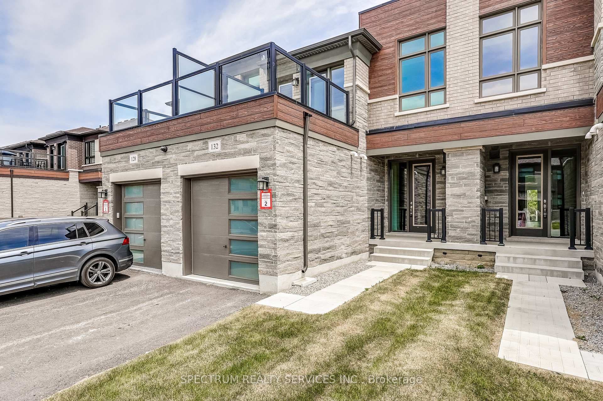 132 Adario Crescent photo 35