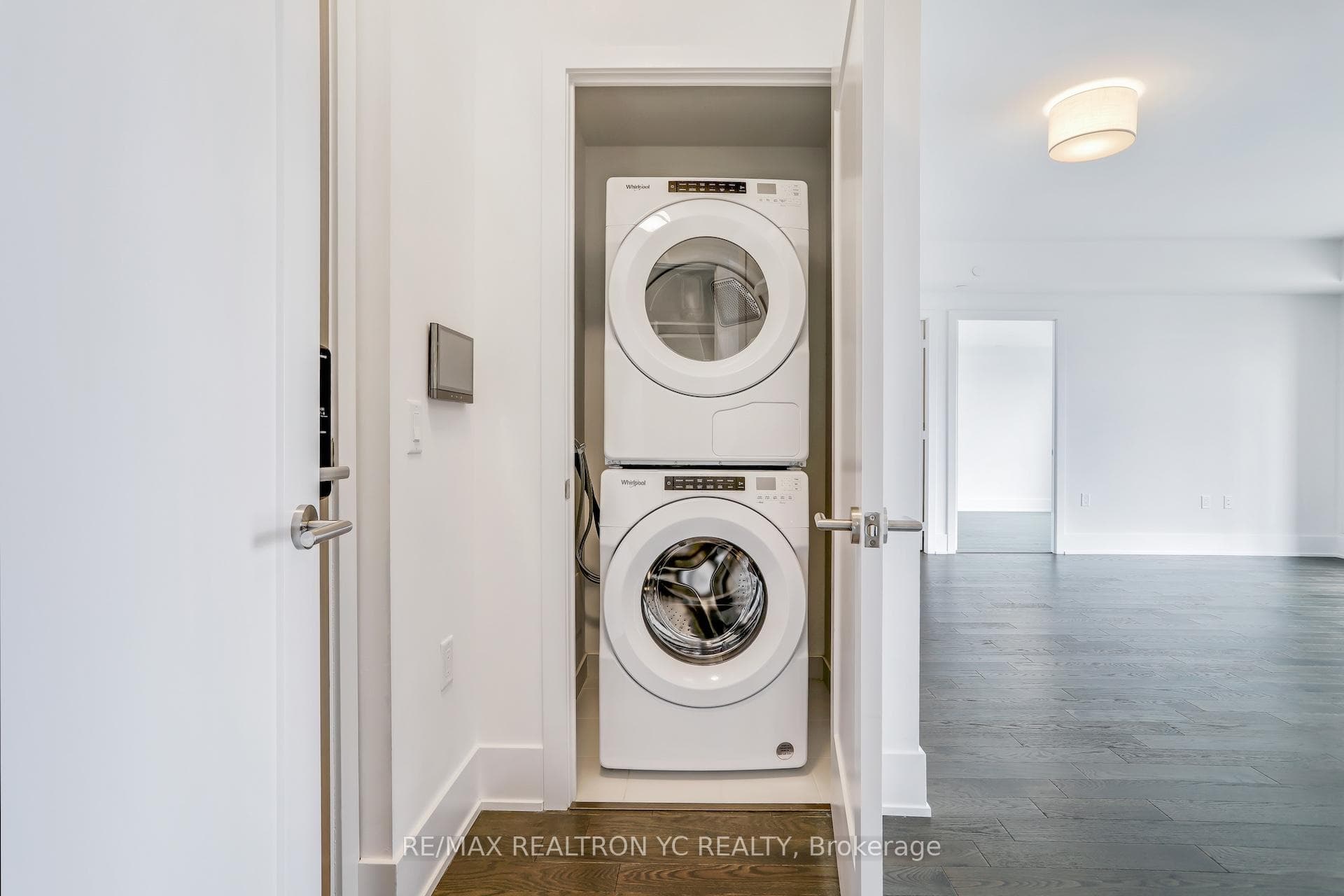 585 Bloor Street Unit 3819 photo 29