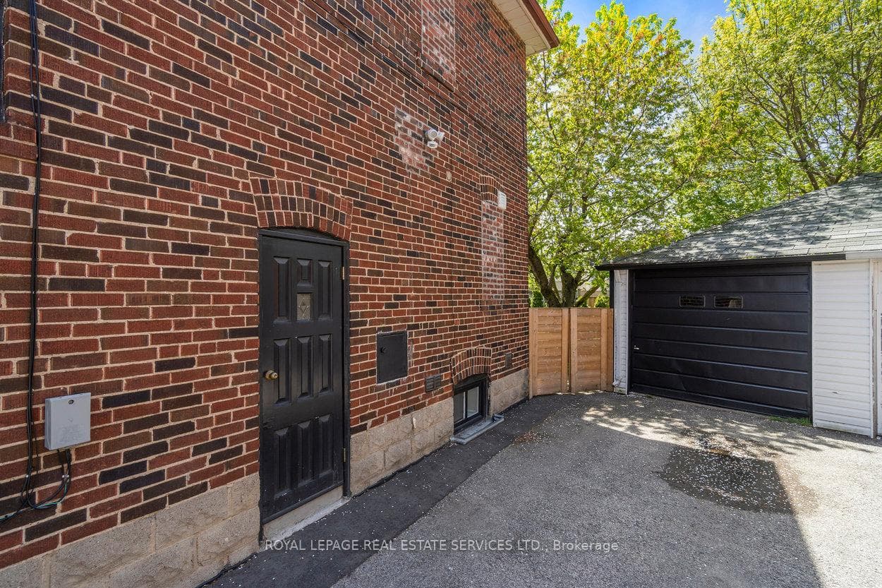 18 Coates Avenue photo 36