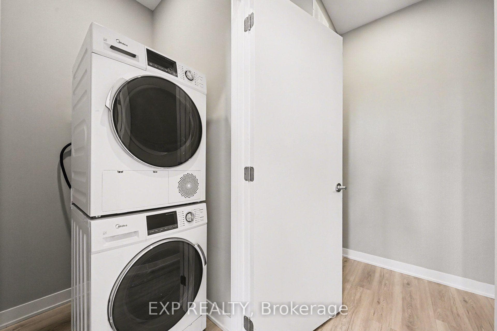 195 Monaco Place Unit B photo 4