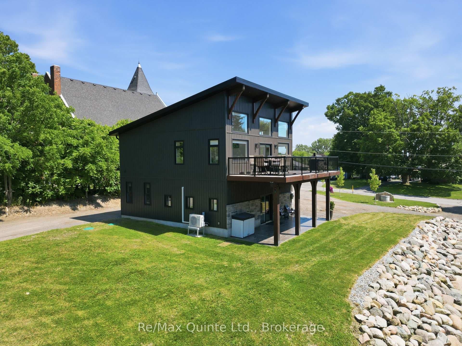 868 Smith Street photo 6