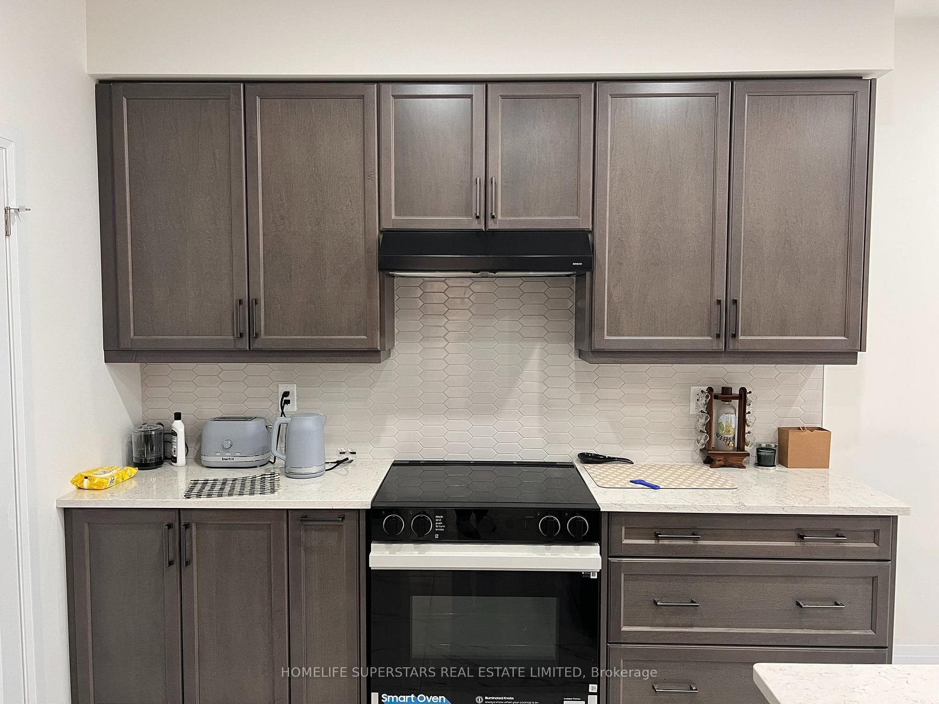 188 AVIRON Crescent photo 12