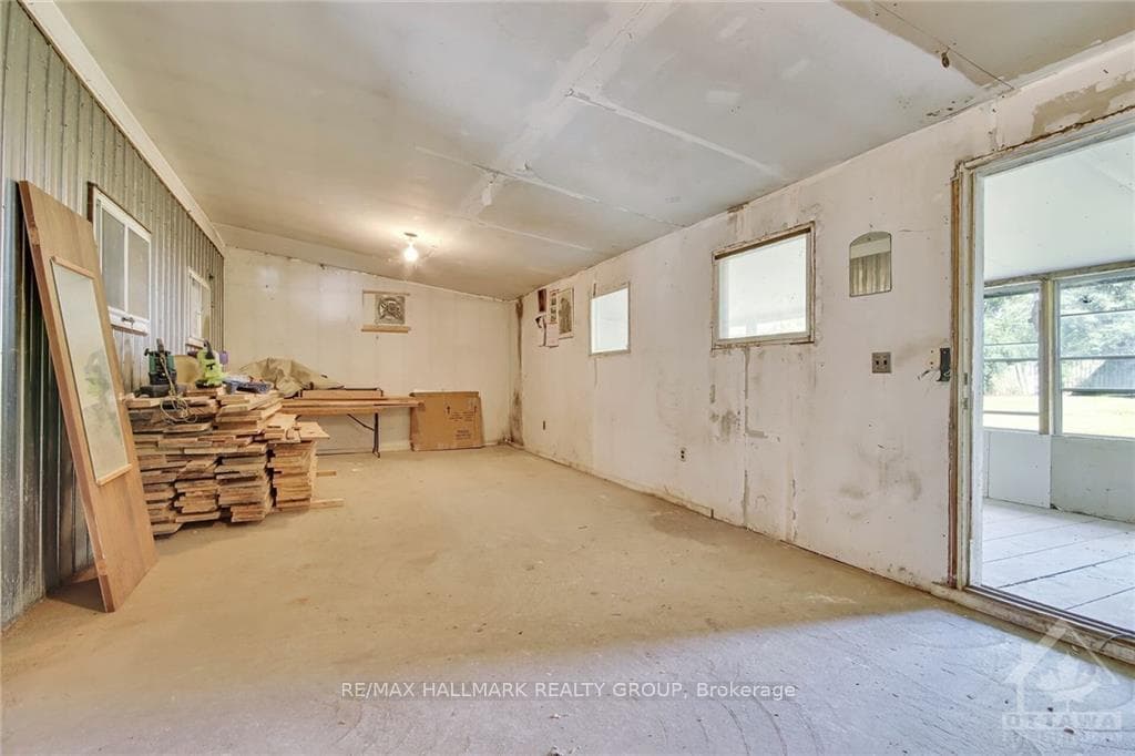 7264 ROGER STEVENS Drive photo 26