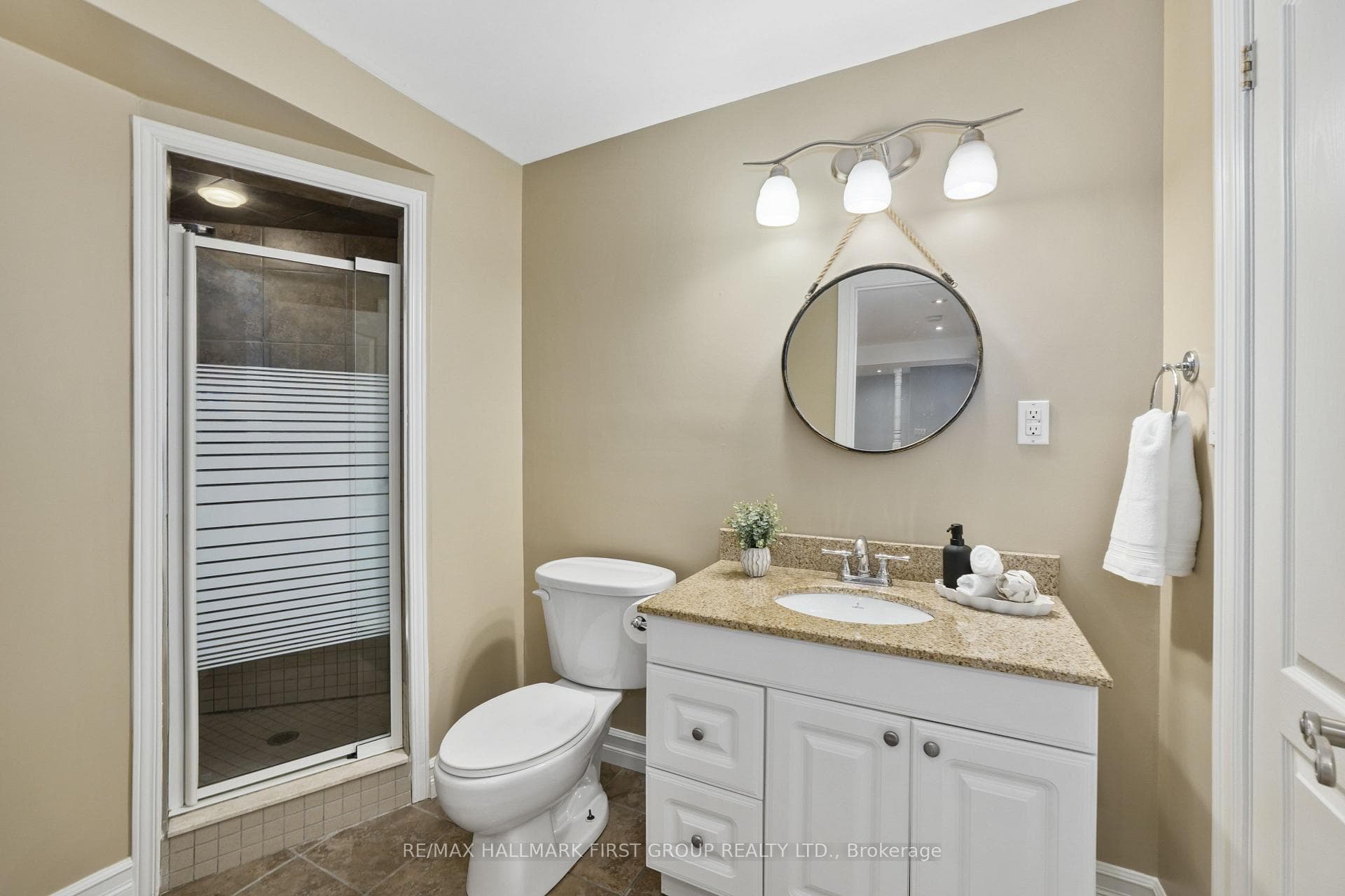 130 East House Crescent photo 34