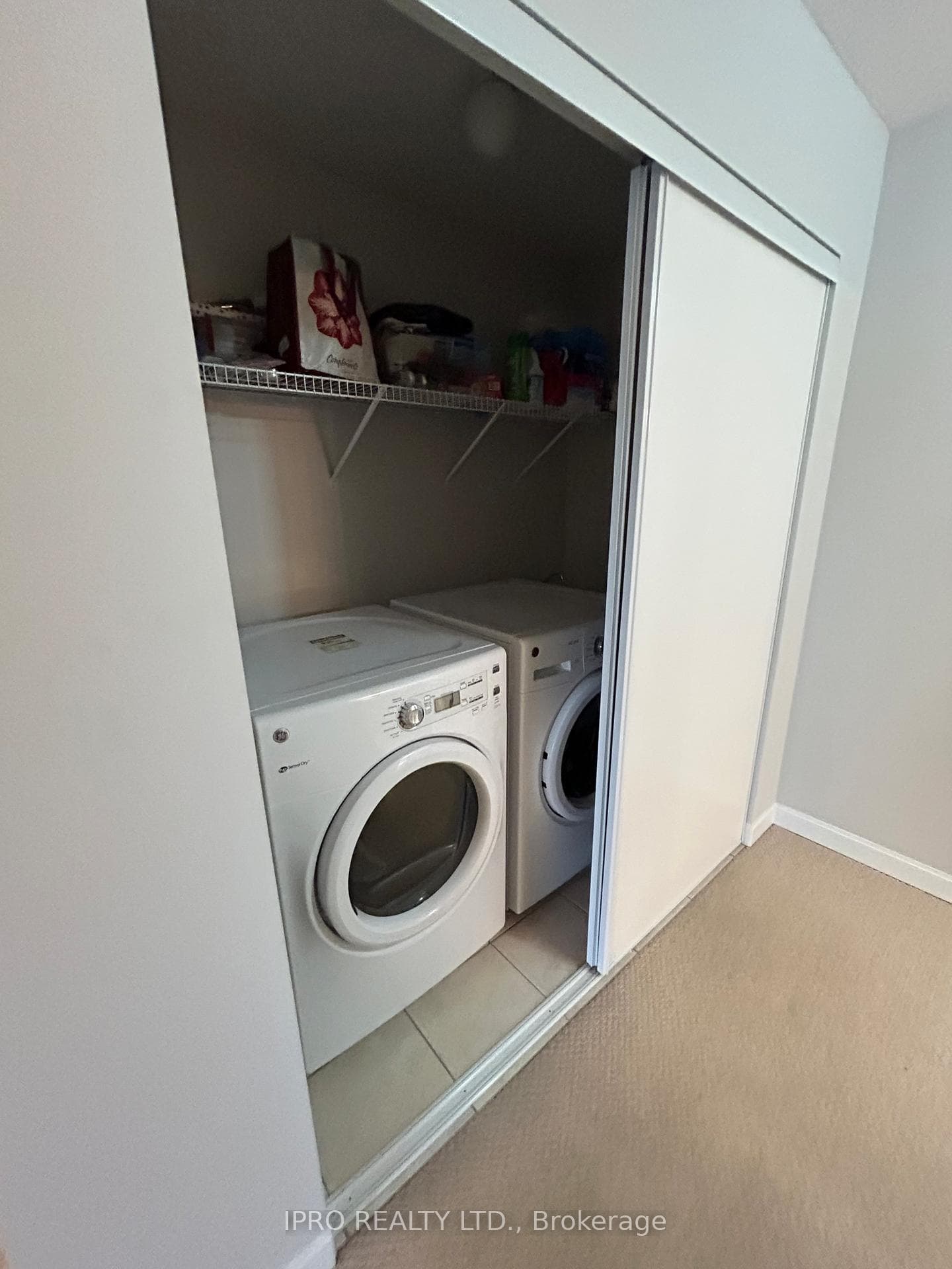 165 Hampshire Way Unit 9 photo 10