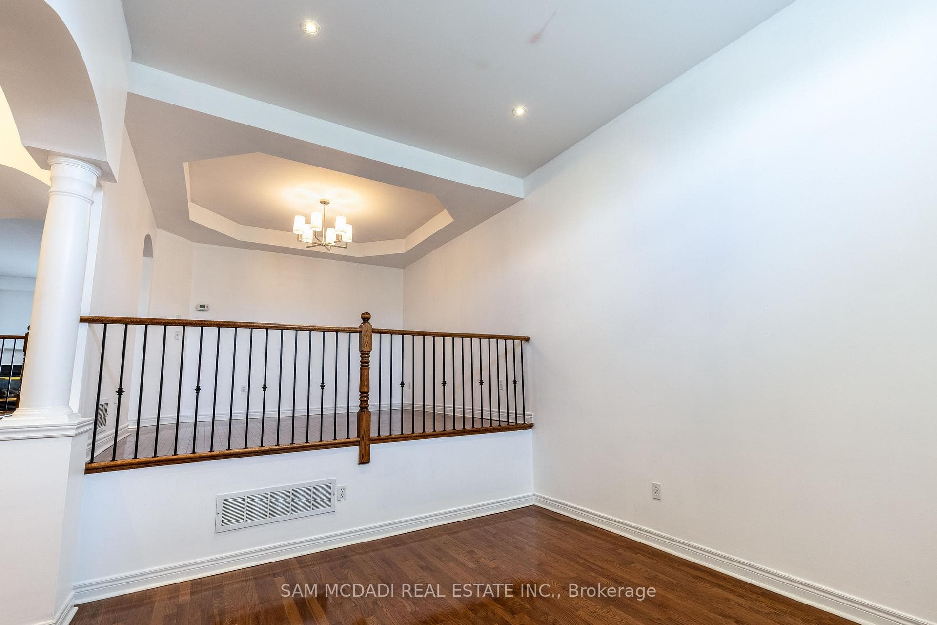 3330 Eglinton Avenue photo 10