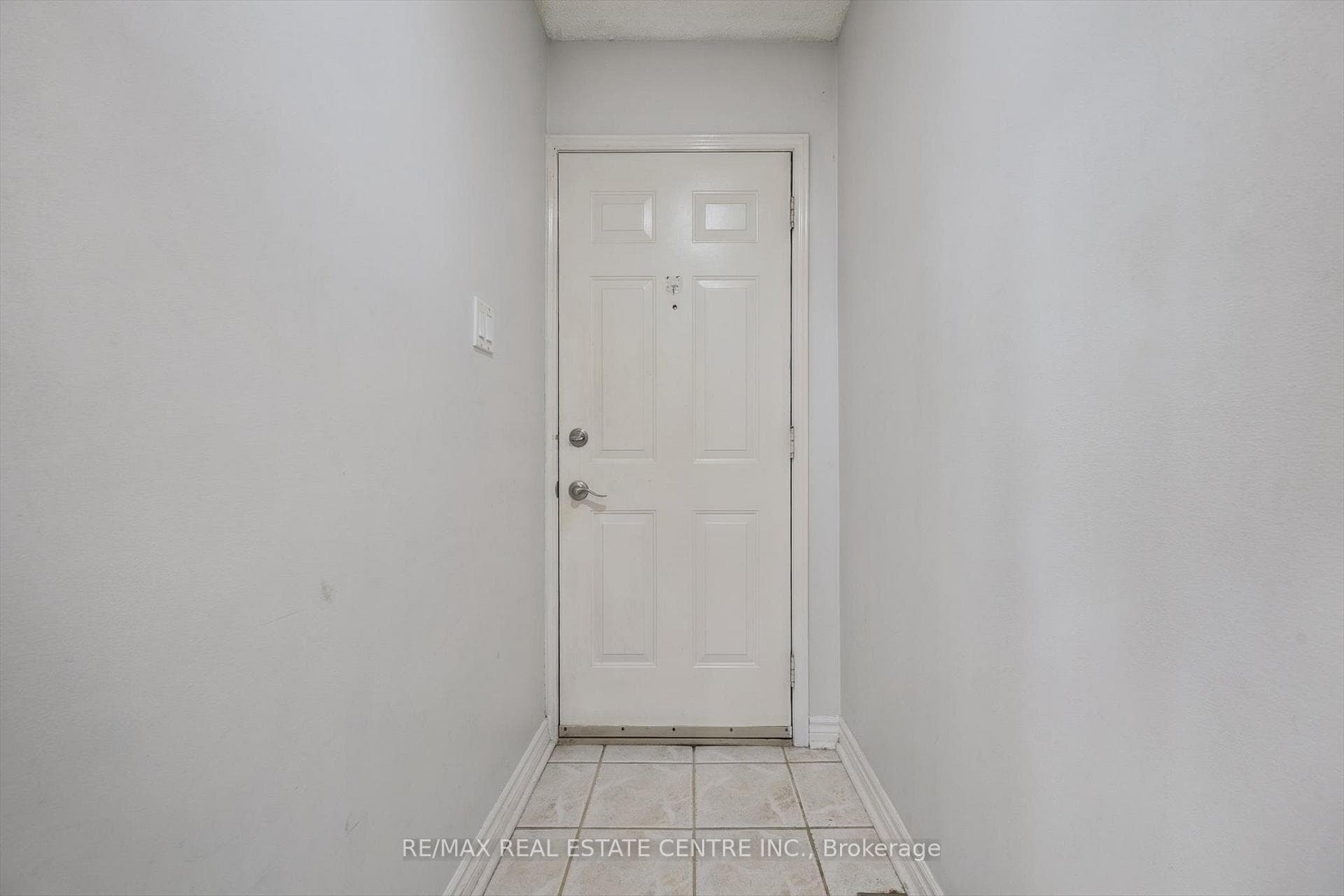 550 Ashprior Avenue photo 5