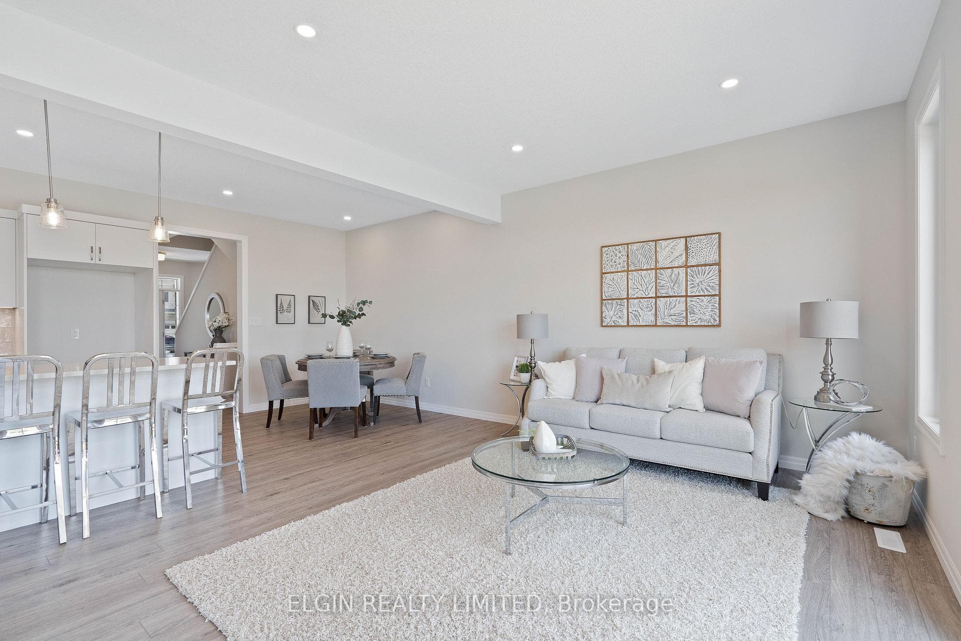 225 Renaissance Drive photo 14