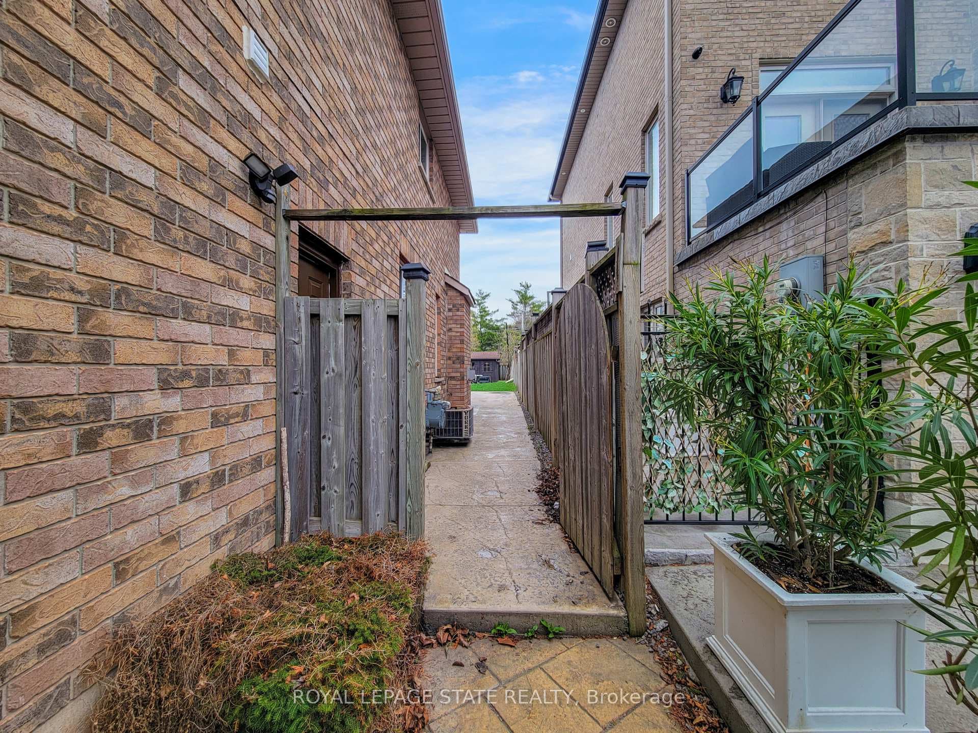 86 Margaret Avenue photo 35