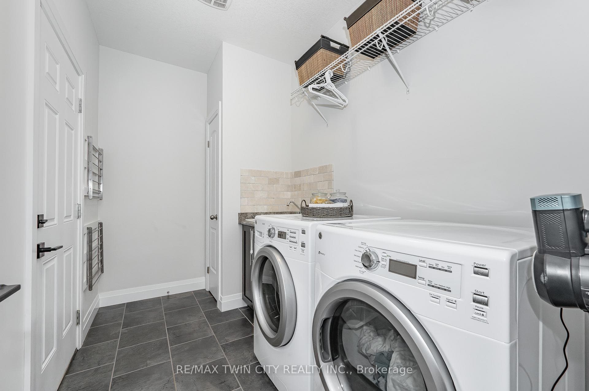 568 Netherwood Crescent photo 15