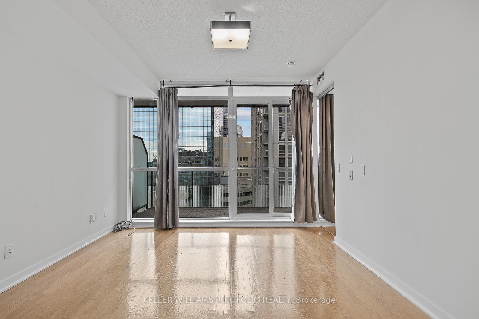 770 Bay Street Unit 1104 photo 8