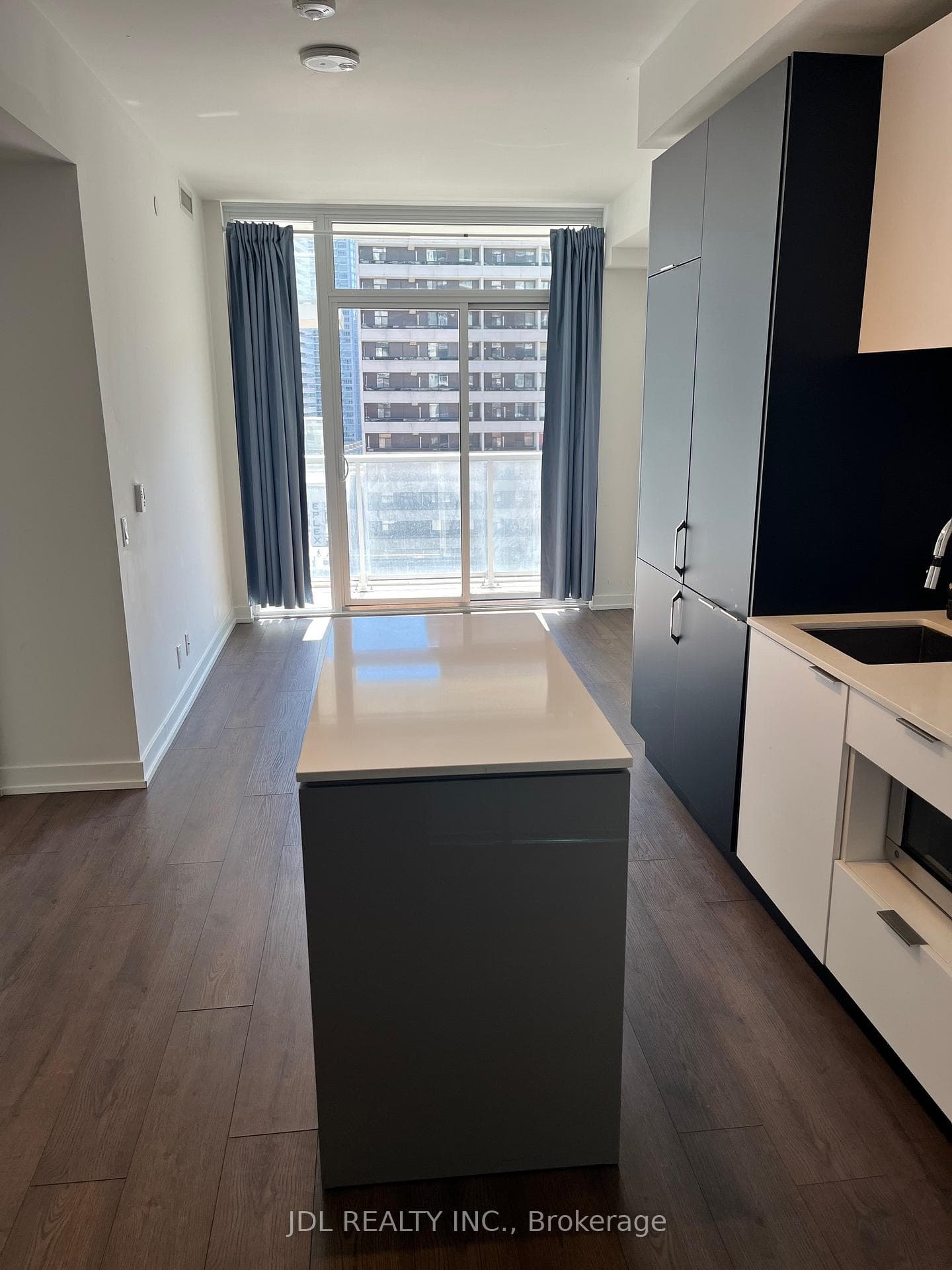 33 Helendale Avenue Unit 812 photo 5