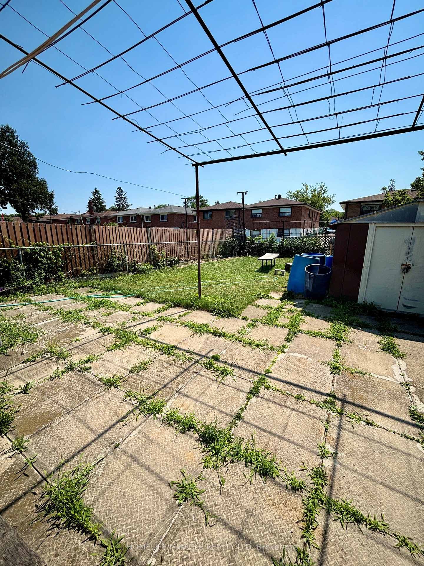 7276 Shallford Road photo 11