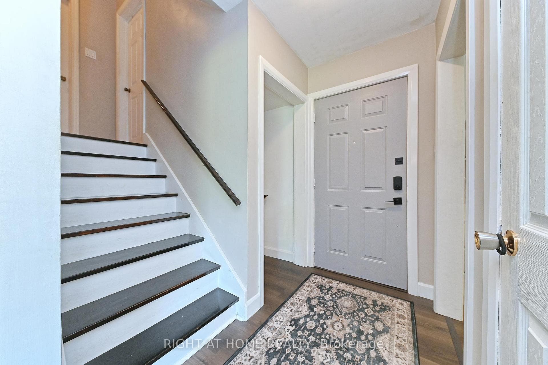 446 Geneva Street photo 12