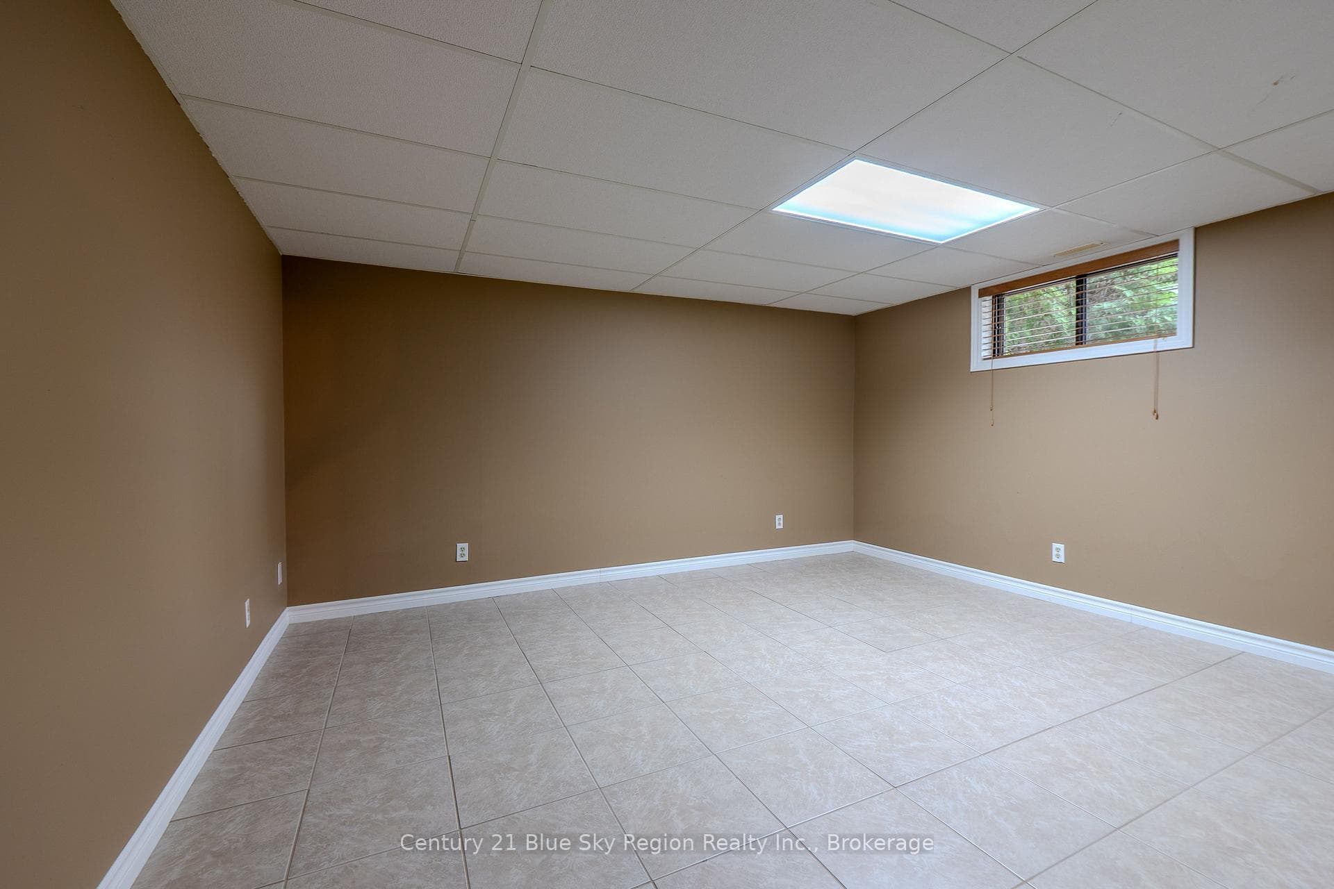 243 Southview Crescent photo 29