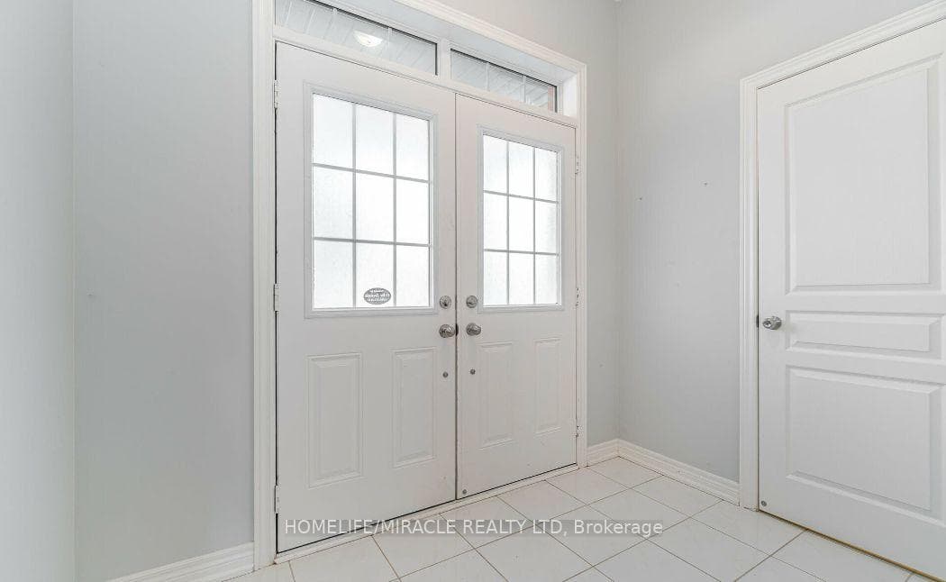 9 Humberstone Crescent photo 2
