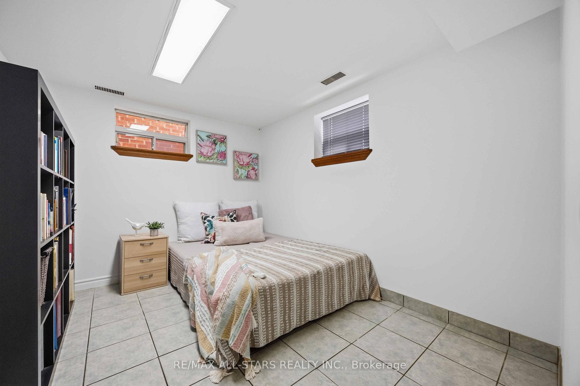 Basement Bedroom w/ 2 Windows