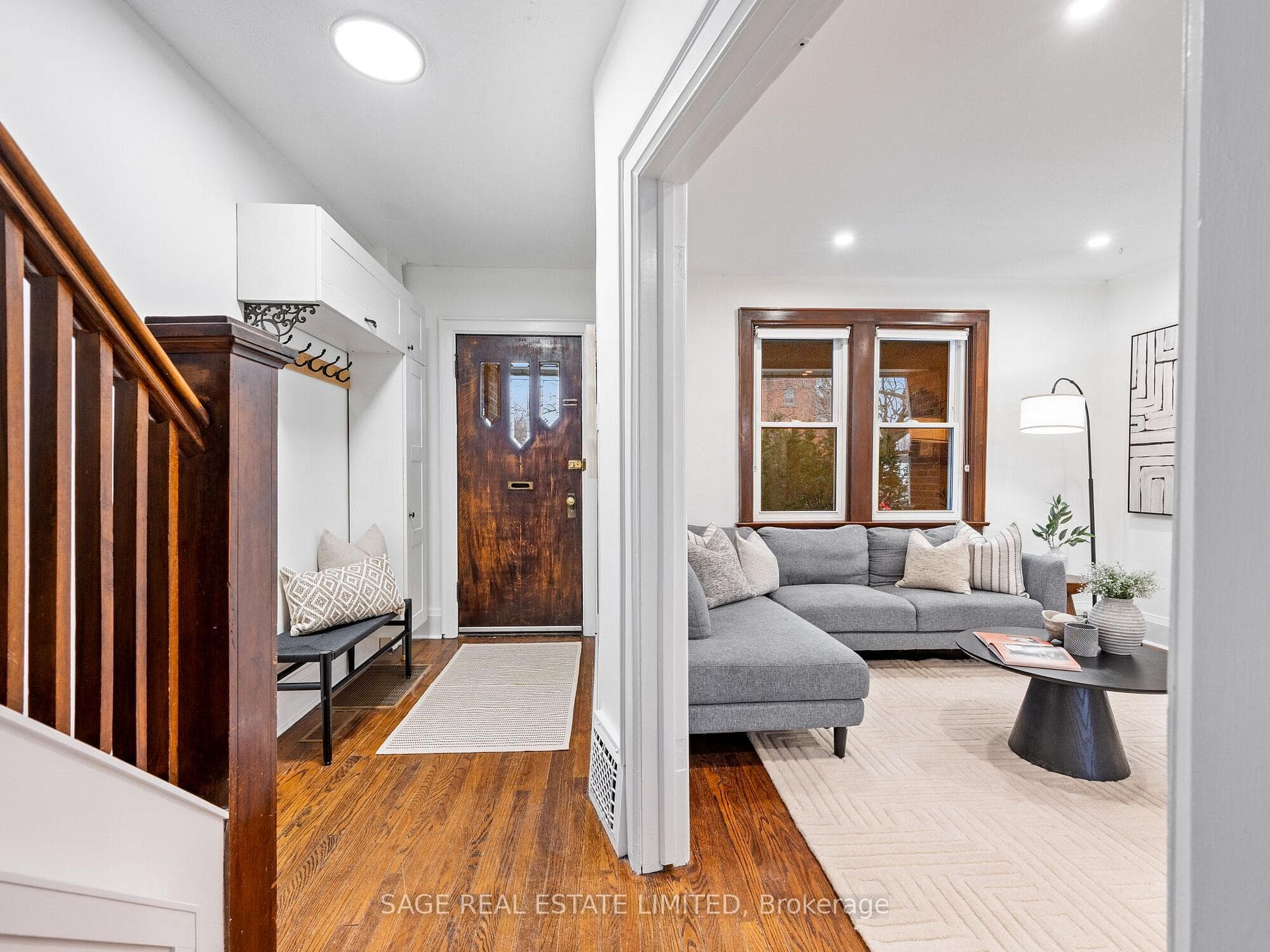 Entrance/Living
