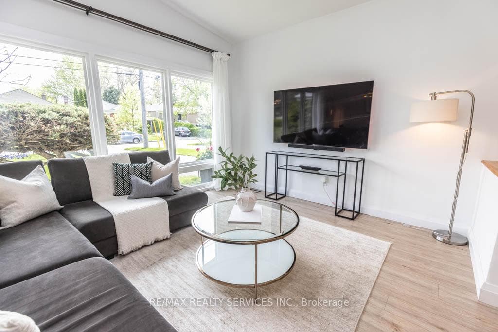 126 Roebuck Drive photo 4