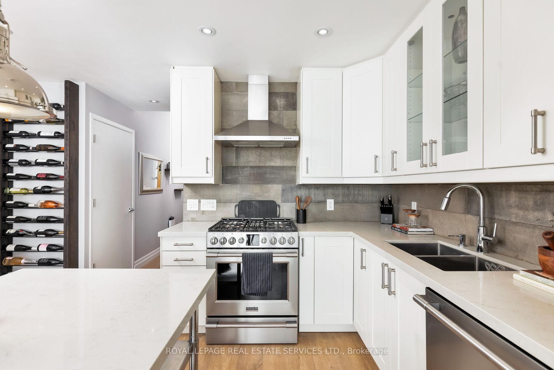 388 Richmond Street Unit 520 photo 9