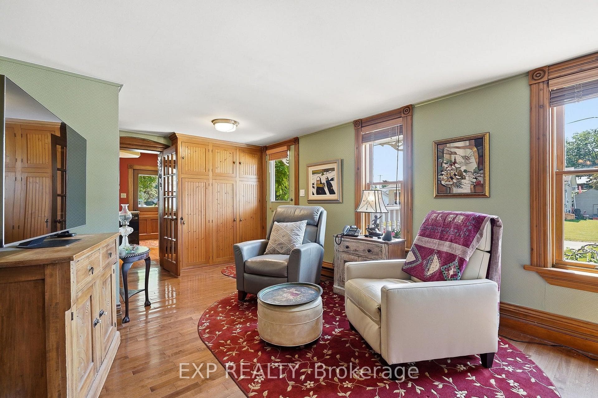702 Dollard Street photo 17