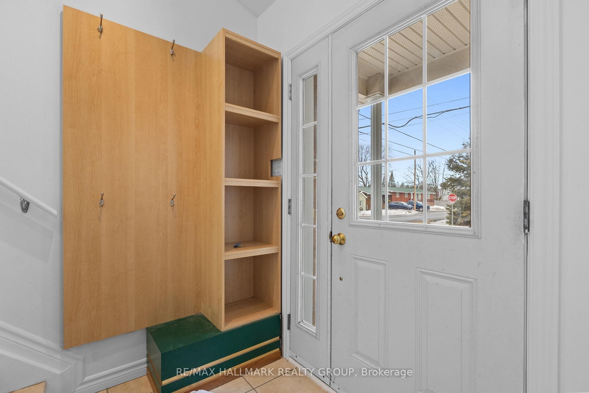 290 Maple Street photo 4