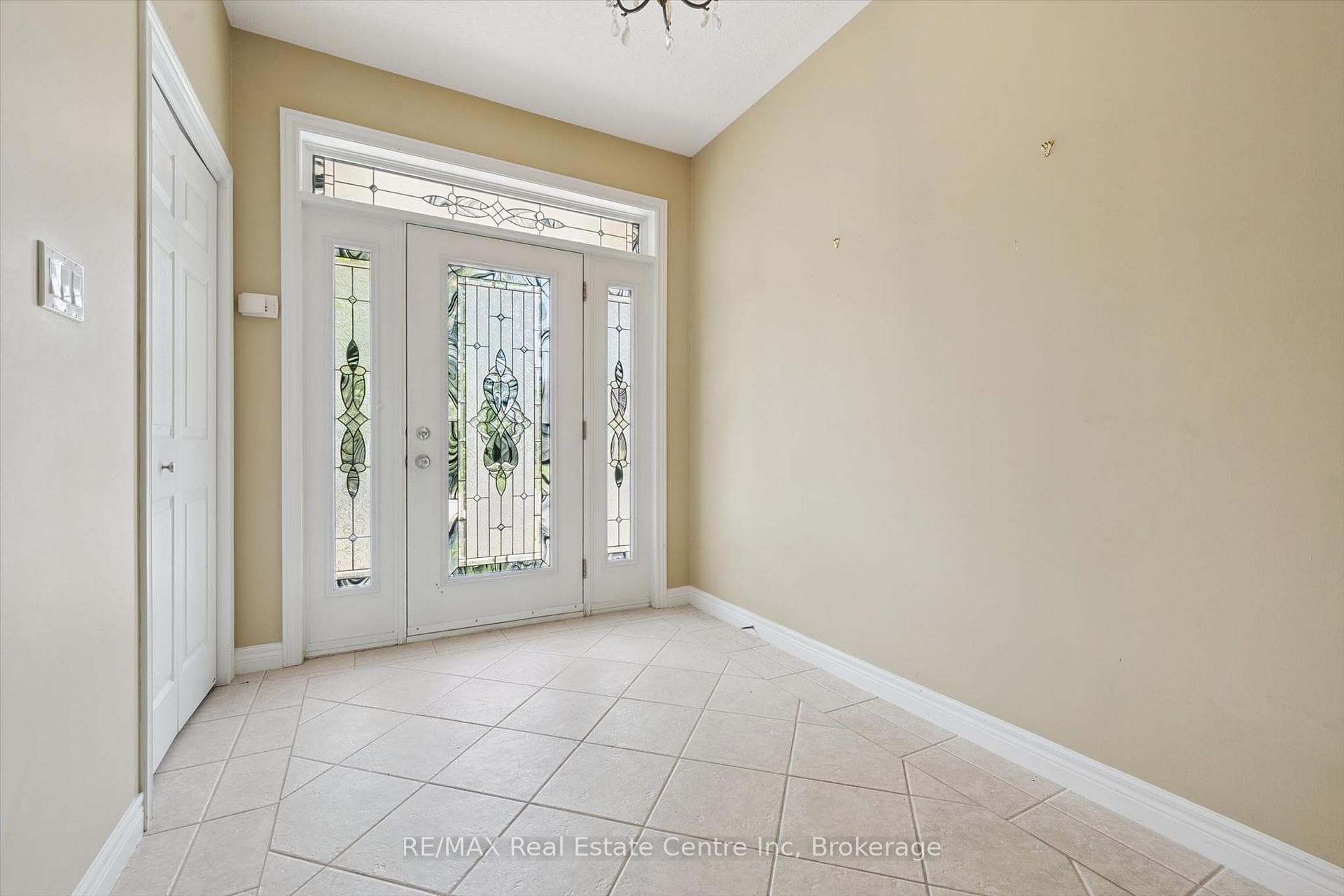 164 MacLennan Street photo 5