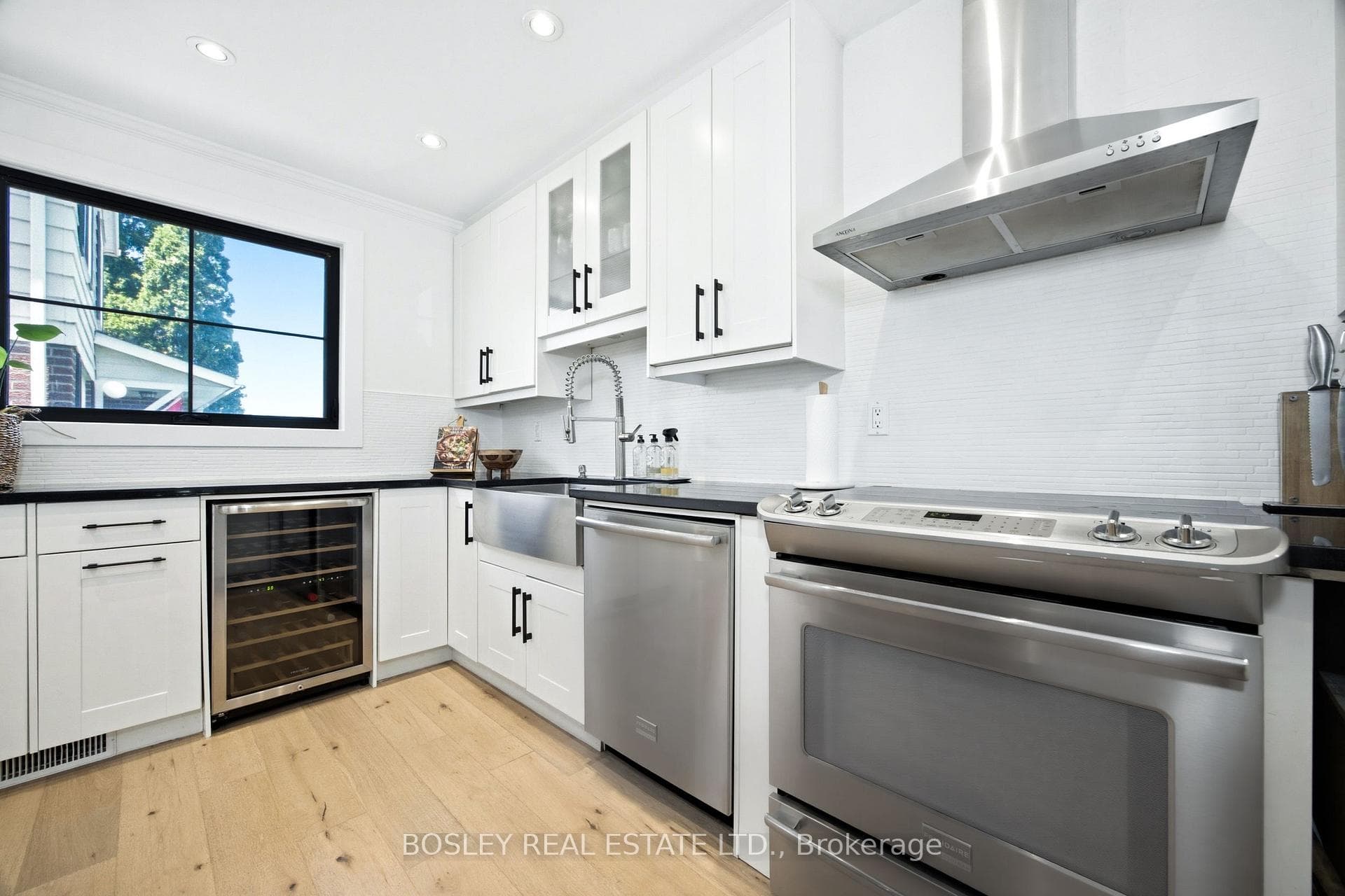440 Sandford Street photo 12
